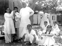 The early Brahma Kumaris community